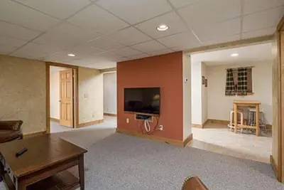 Image de Wonderful Lower-Level Retreat W\/ Full Kitchen & Short Walk to Lifts!