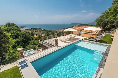 Image de Villa Passion - Luxury Villa with Pool - Jacuzzi - A\/C - Wifi