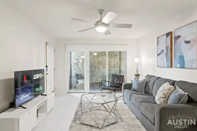 Image de Charming, Modern Apt | Pool + Patio + Free Parking