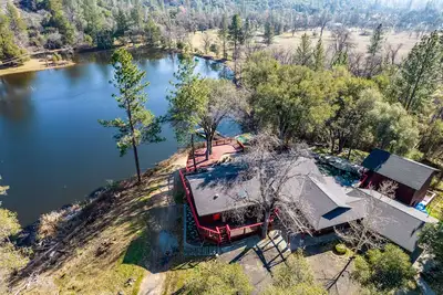 Image de Lakeside Beauty Resort - Fishing, Pool/Spa, 6bdrm, near Yosemite