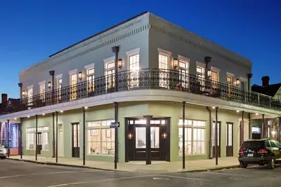 Image de The Burgundy House #2 |Historic Luxury|Steps to Fq