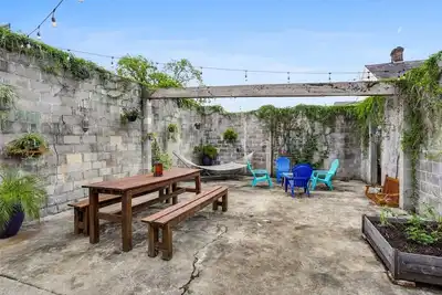 Image de 3br Shotgun | 5 Min to French Quarter |Courtyard
