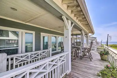 Image de Walk to Ocean: Bright Crystal Beach House w/ Deck!