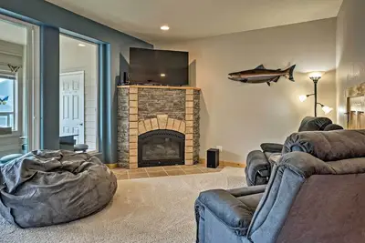 Image de Gold Beach Townhome with Ocean Views & Sunroom!