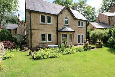 Image de Bridgedown House, pet friendly, with a garden in Richmond