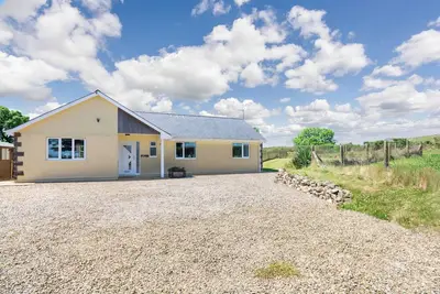 Image de Cae Berllan, pet friendly, with hot tub in Pwllheli
