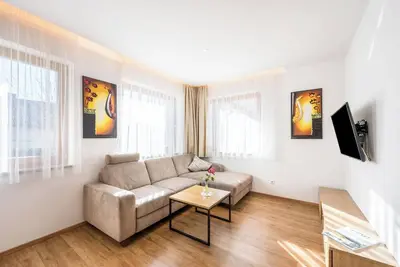 Image de Appartement \"Klementhof App Nr 1\" avec vue sur les montagnes, piscine, Wi-Fi, balcon et jardin