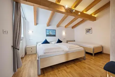 Image de Appartement \"Klementhof Nr 5\" avec vue sur les montagnes, piscine, Wi-Fi, balcon et jardin
