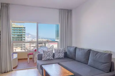 Image de Pyr Aparthotel Studio avec vue sur la mer, balcon, Wi-Fi et climatisation.
