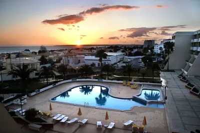 Image de Appartement A Ramos Palmeira Galé avec vue sur mer, piscine partagée, climatisation et Wi-Fi