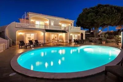 Villa Gemma - Fabulous 5 bedroom villa with pool, games room and sea views