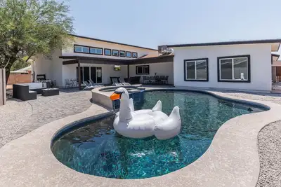Image de Elysium - Pool & Spa - Mins to Scottsdale Stadium