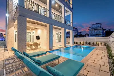 Image de Emerald Palms|Easy Beach Access|Private Heated Pool|Gulf Views|Golf Cart