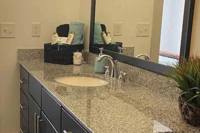 Image de Beautiful Condo Downtown Bhm