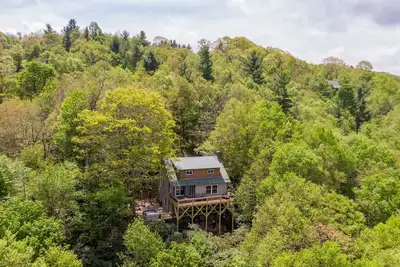 Image de Parkway Hideout - privacy, hot tub, views, pool table close to Boone and Blowing Rock