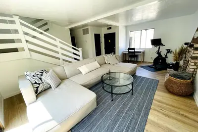 Image de $7, 500/month Perfect location to explore Southern California