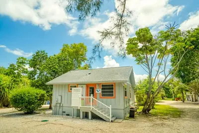 Image de Baywatch Cabin- Boat Dock on the Channel