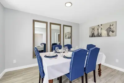 Image de 🏡Luxurious & Spacious | King Bed | Arcade | Katy |