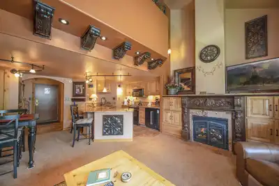 Image de Luxury Condo, Walk to Slopes, Ski Area Views, Largest 1 bedroom in the resort!