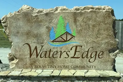 Image de Awesome Tiny house on Lake Conroe steps from the Lake