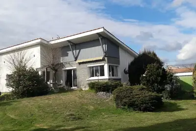 Image de Pavillon individuel avec jardin
