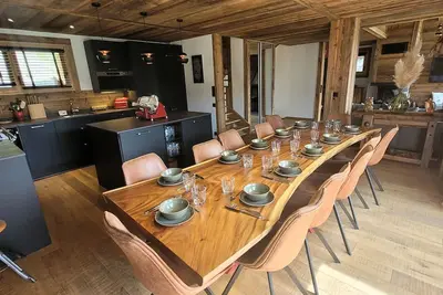 Image de Chalet cozy à 4* avec cheminée, WiFi, et balcon proche des pistes aux Gets