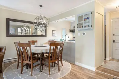 Image de Newly remodeled condo in great location with fabulous views! !