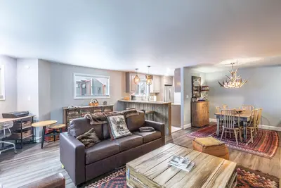 Image de Luxury One Bedroom Sleeps 4 Ski in Ski Out (Across the Street )