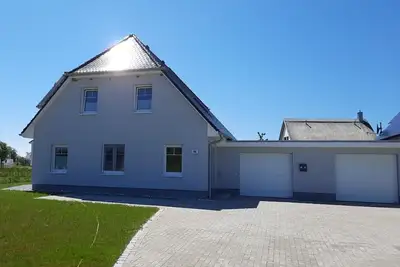 Image de New, exclusive vacation home close to the beach with sauna, 3 bedrooms, fireplace, garage,