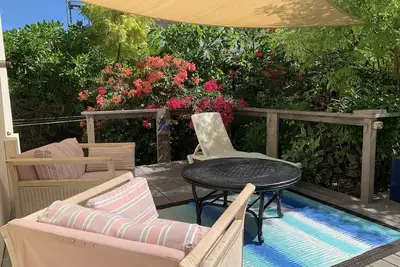 Image de Beach&Pool Retreat: Second Floor King Bed Suite with Private Balcony and Parking