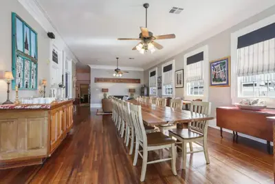Image de Rent entire top-rated, 9 Br Bed & Breakfast with pool - walk to French Quarter