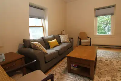Image de Renovated downtown Bar Harbor apartment, park and walk to shops and restaurants.