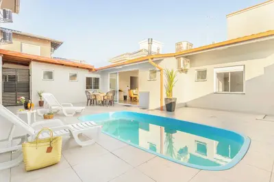 Image de Casa Sol / Beachfront, w / Pool / Daniela Beach / Jurerê Int / Florianópolis