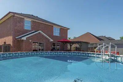 Image de Spacious 5br Home | Pool, Game Room & Grill