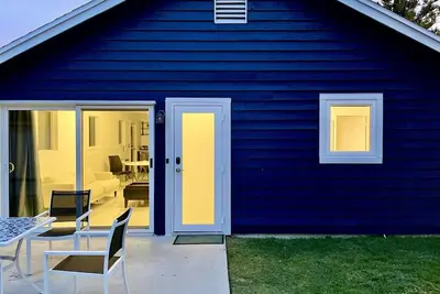 Image de 2/1. 5 Modern Home w/yard near Downtown, Beach, I-95, Airport, Train