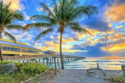 Image de The Floatel Collection by SoFlo Beach Vibes