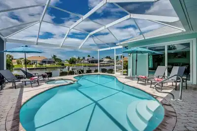 Image de A spacious 3-bedroom retreat in sunny Cape Coral.