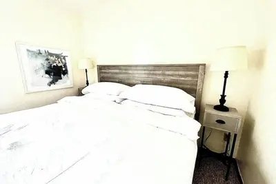 Image de Willy St Apt Pets and Parking free. Fully Furnished