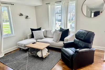 Image de Mayo Discount! Main Floor bed, bath, and laundry. 3 blocks from Mayo Clinic