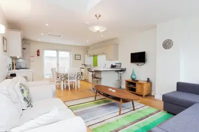 Image de This apartment is just a short walk from the centre of Salcombe.