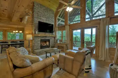 Image de ❤ of Aska Adventure! Family Friendly Cabin w/ Outdoor Fireplace/Hot Tub/Views!