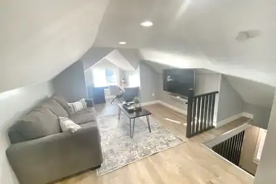 The Olde Walkerville Loft  - 1bd/1ba Apartment