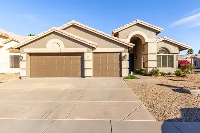 Image de Ahwatukee Veteran owned 4bed 2bath Dog Friendly home with heated pool and spa