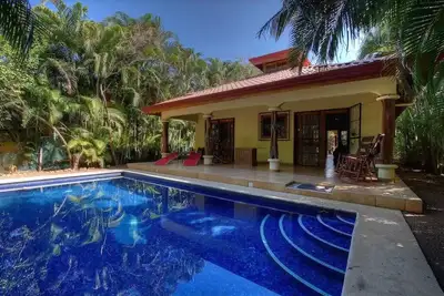 Image de Lovely Private Home with Pool 200m from the Beach