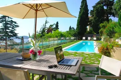 Image de Splendide villa avec piscine chauffée et vue mer, à 8mn du village et des plages