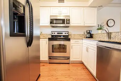 Image de Modern 2bd-2ba with Lake & Golf Views in Saddlebrook Resort