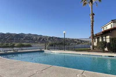 Image de Condo in a Riverfront Complex