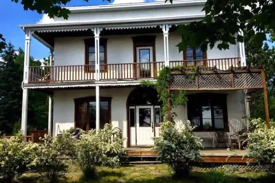 Image de Bâtiment Centenaire avec accès au Lac des Plages et a 500m 10km de piste de vélo de montagne