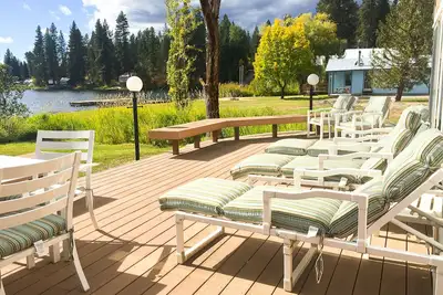 Image de West End Sacheen Beauty! Sur l'eau, des vues exceptionnelles, terrasse incroyable et pelouse