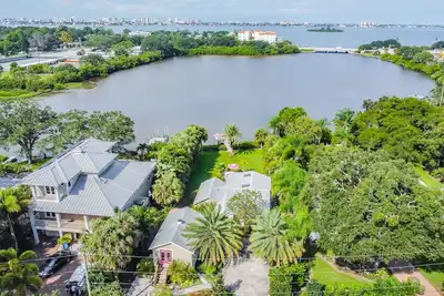 Private Waterfront Oasis with Charm Galore - Clearwater\/Dunedin